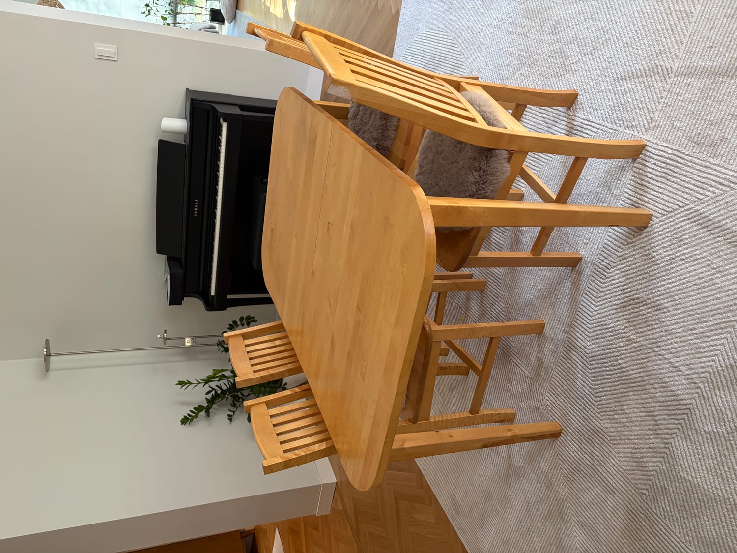 Bordset i trä med 4 stolar