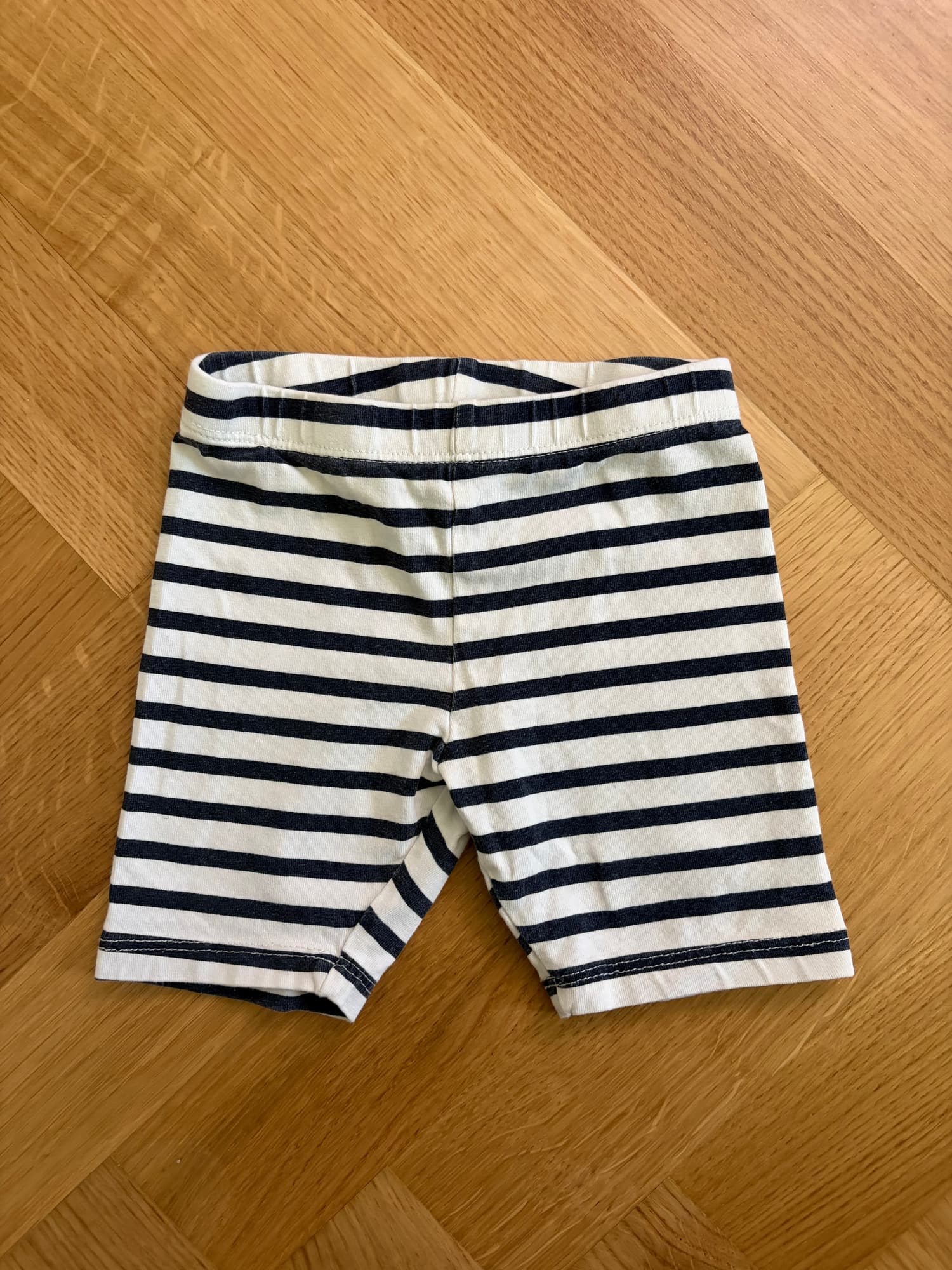 Randiga shorts H&M, stl 92